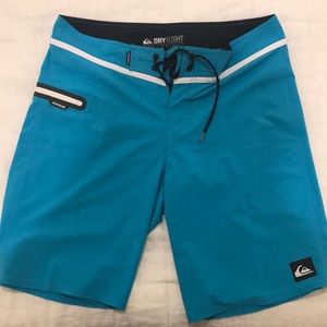 Quiksilver dry flight beach shorts size 32